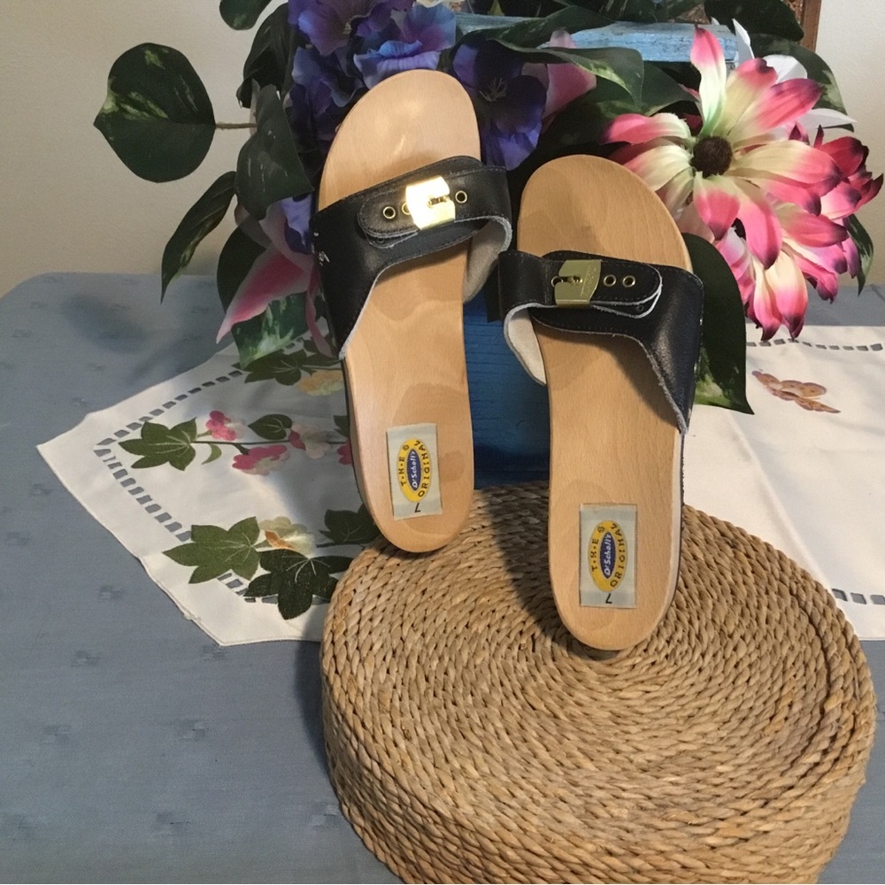 Dr. Scholl’sTHE ORGINAL leather gold buckle adjustable hardware wooden platforms